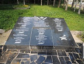 Братская могила, в которой захоронены подполковник Беленький И.И. и подполковник Горбачев П.И., погибшие в годы Великой Отечественной войны,г.Кемь, ул.Жертв революции 