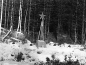 Братские могилы советских воинов, погибших в годы Великой Отечественной войны,июль-август 1944 г., п.Лоймола, 8-й км по дороге на Вегарус (правая сторона)
