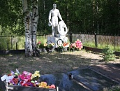 Братская могила советских летчиков в с.Сумский Посад