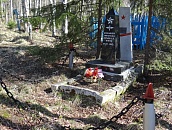 Могила Л.П.Юрьева, командира авиаполка, г.Кемь, 14-й км шоссе Кемь-Калевала, гражданское кладбище